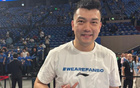京媒：北京男篮球员热身穿“FANBO”T恤